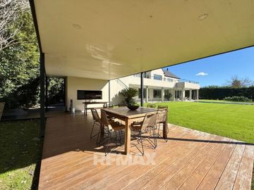 Venta Casa Ayres de Pilar 5 dorm- 1500m2 parque