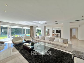 Venta Casa Ayres de Pilar 5 dorm- 1500m2 parque