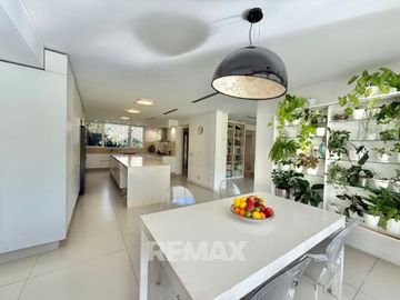 Venta Casa Ayres de Pilar 5 dorm- 1500m2 parque