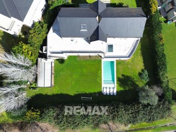 Venta Casa Ayres de Pilar 5 dorm- 1500m2 parque