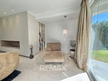 Venta Casa Ayres de Pilar 5 dorm- 1500m2 parque