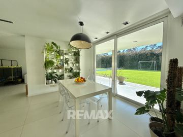 Venta Casa Ayres de Pilar 5 dorm- 1500m2 parque