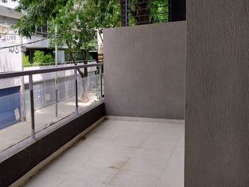 DEPARTAMENTO DE DOS AMBIENTES CON BALCON Y PATIO
