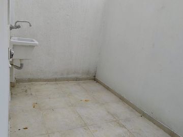 DEPARTAMENTO DE DOS AMBIENTES CON BALCON Y PATIO