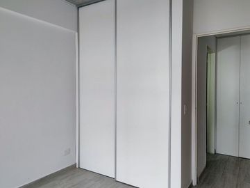 DEPARTAMENTO DE DOS AMBIENTES CON BALCON Y PATIO