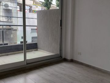 DEPARTAMENTO DE DOS AMBIENTES CON BALCON Y PATIO