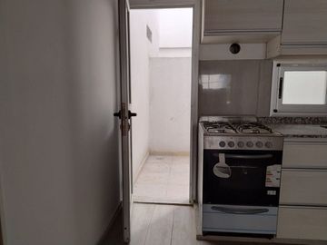DEPARTAMENTO DE DOS AMBIENTES CON BALCON Y PATIO