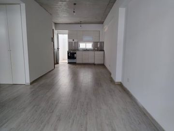 DEPARTAMENTO DE DOS AMBIENTES CON BALCON Y PATIO