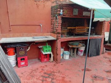 CASA DE PASILLO EN VENTA 3 DORMITORIOS PICHINCHA
