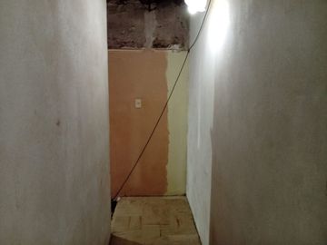 CASA DE PASILLO EN VENTA 3 DORMITORIOS PICHINCHA