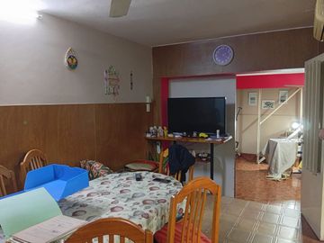 CASA DE PASILLO EN VENTA 3 DORMITORIOS PICHINCHA