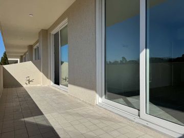 Dpto 3 amb en venta en Pilar c/balcón terraza
