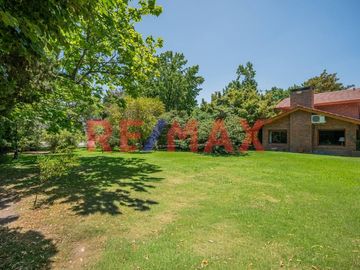 OPORT. CASA CON PILETA EN GRAN TERRENO _ HIGHLAND