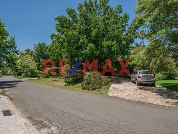OPORT. CASA CON PILETA EN GRAN TERRENO _ HIGHLAND