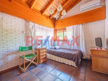 OPORT. CASA CON PILETA EN GRAN TERRENO _ HIGHLAND
