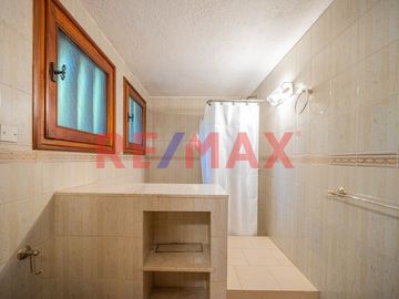 OPORT. CASA CON PILETA EN GRAN TERRENO _ HIGHLAND