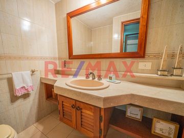OPORT. CASA CON PILETA EN GRAN TERRENO _ HIGHLAND