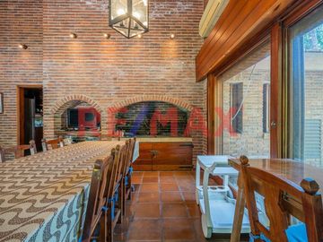 OPORT. CASA CON PILETA EN GRAN TERRENO _ HIGHLAND