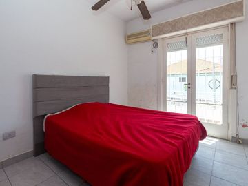 Venta PH 5 ambientes multifamiliar balcón frente