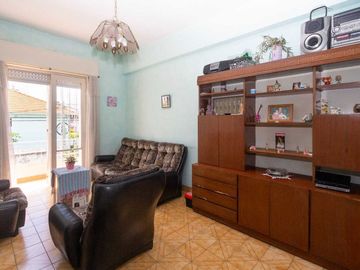 Venta PH 5 ambientes multifamiliar balcón frente