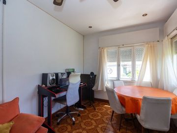 Venta PH 5 ambientes multifamiliar balcón frente
