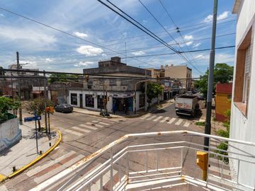 Venta PH 5 ambientes multifamiliar balcón frente