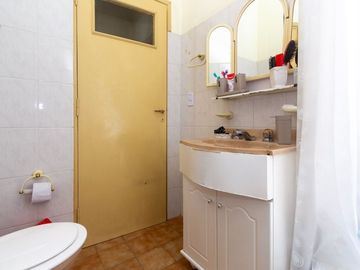 Venta PH 5 ambientes multifamiliar balcón frente