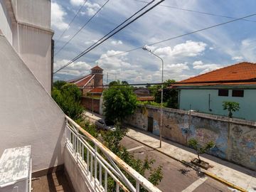 Venta PH 5 ambientes multifamiliar balcón frente