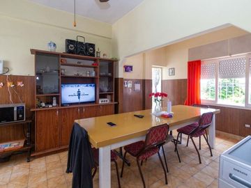 Venta PH 5 ambientes multifamiliar balcón frente