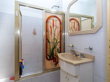 Venta PH 5 ambientes multifamiliar balcón frente