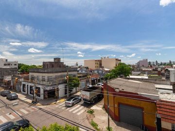 Venta PH 5 ambientes multifamiliar balcón frente