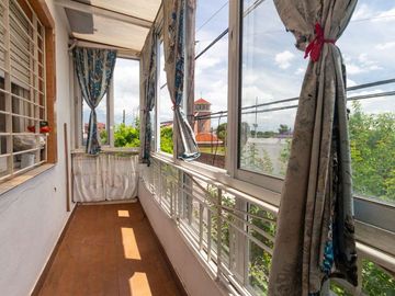 Venta PH 5 ambientes multifamiliar balcón frente