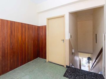Venta PH 5 ambientes multifamiliar balcón frente
