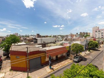 Venta PH 5 ambientes multifamiliar balcón frente