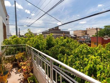 Venta PH 5 ambientes multifamiliar balcón frente