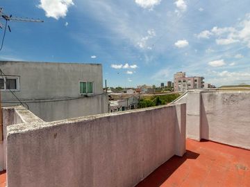 Venta PH 5 ambientes multifamiliar balcón frente