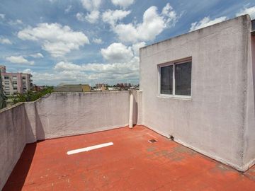 Venta PH 5 ambientes multifamiliar balcón frente