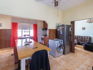 Venta PH 5 ambientes multifamiliar balcón frente