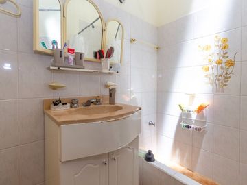 Venta PH 5 ambientes multifamiliar balcón frente