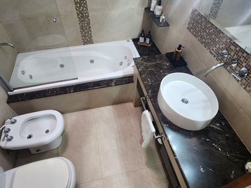 CASA 5 AMBIENTES LANUS OESTE con JARDIN y GALERIA