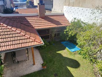 CASA 5 AMBIENTES LANUS OESTE con JARDIN y GALERIA