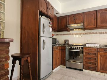 CASA 5 AMBIENTES LANUS OESTE con JARDIN y GALERIA