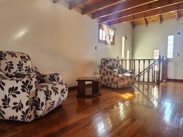 CASA 5 AMBIENTES LANUS OESTE con JARDIN y GALERIA