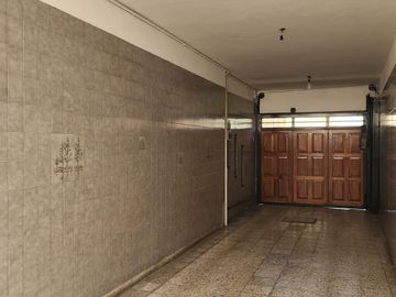 CASA 5 AMBIENTES LANUS OESTE con JARDIN y GALERIA