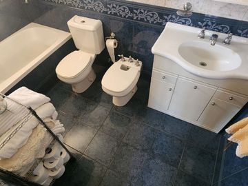 CASA 5 AMBIENTES LANUS OESTE con JARDIN y GALERIA