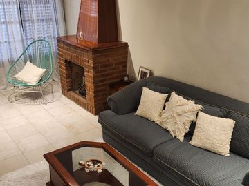CASA 5 AMBIENTES LANUS OESTE con JARDIN y GALERIA