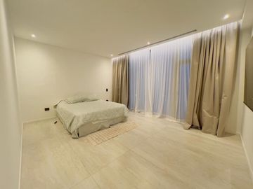 CASA EN VENTA 5 AMBIENTES PRADOS DEL OESTE