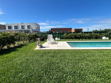 CASA EN VENTA 5 AMBIENTES PRADOS DEL OESTE