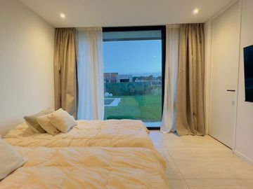 CASA EN VENTA 5 AMBIENTES PRADOS DEL OESTE