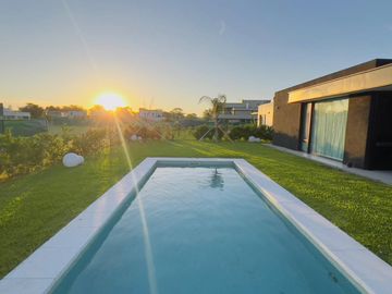 CASA EN VENTA 5 AMBIENTES PRADOS DEL OESTE